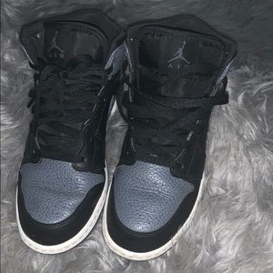 Jordan Mid 1s